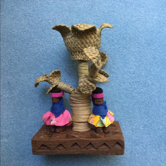 Vintage Tarahumara Hand Woven Yucca Flower with Wooden Figurines -Made in Mexico - Picture 9 of 11